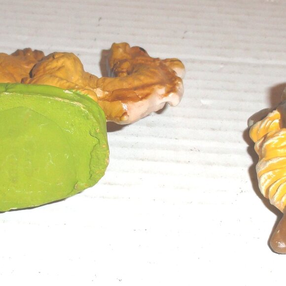 Lot of 5 VTG Hand Painted Composition Nativity Figures with Chip Damage READ - Picture 11 of 16